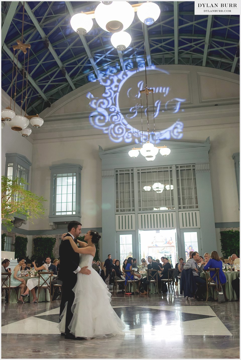harold washington library wedding first dance in chicago