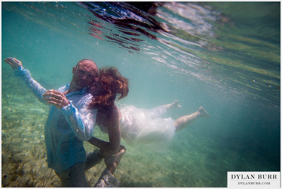 underwater wedding photography turks caicos kisses