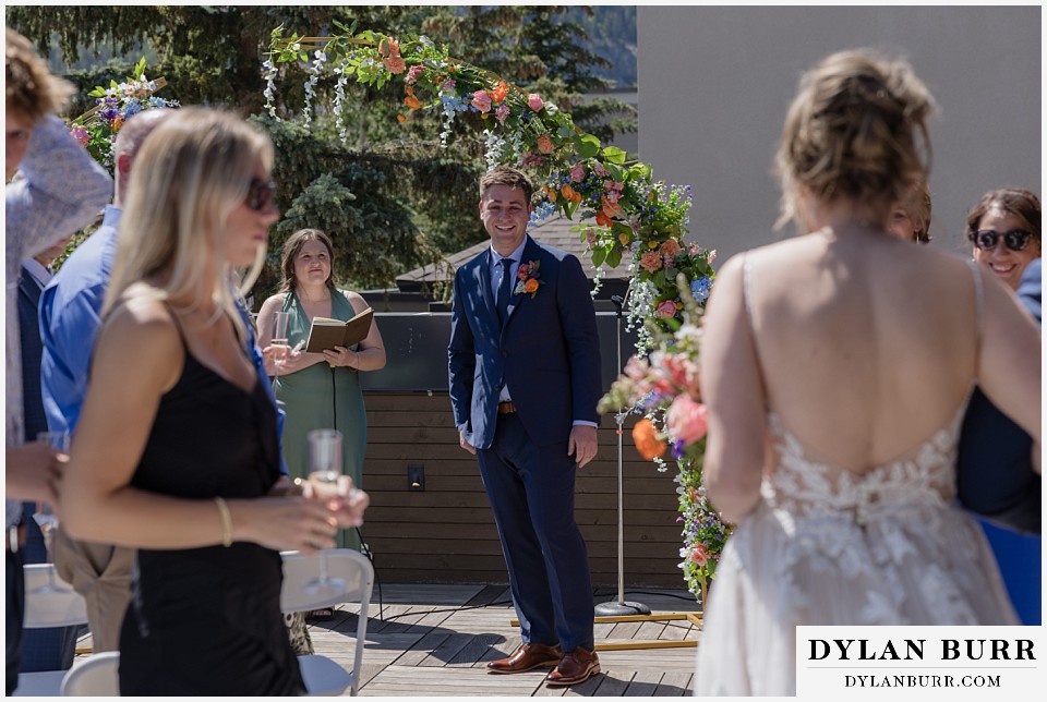 10 mile wedding hall first time  the groom sees his bride