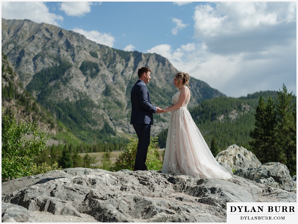 breckenridge mountain wedding couple