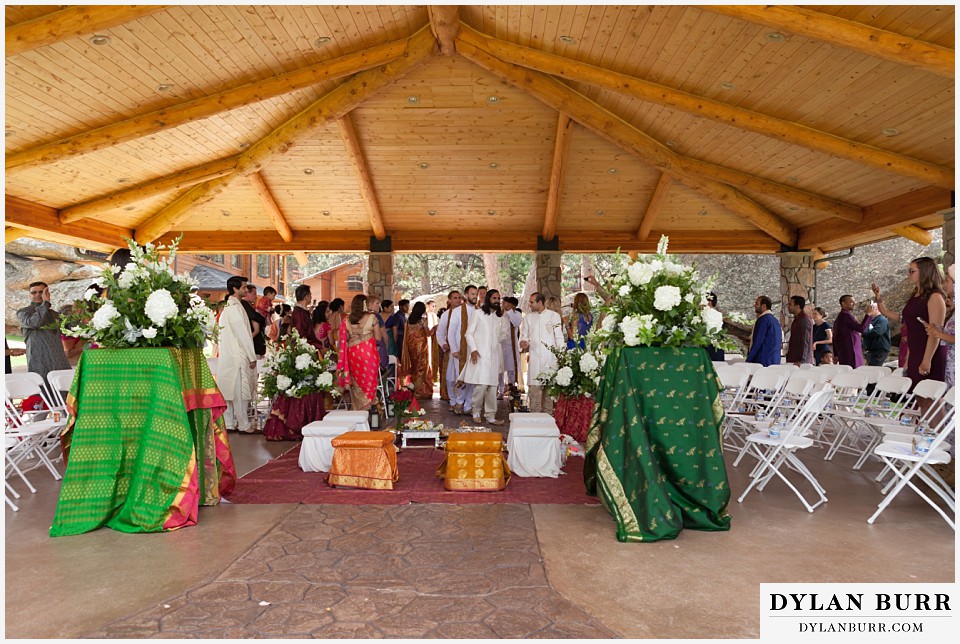 black canyon inn hindu wedding entering ceremony