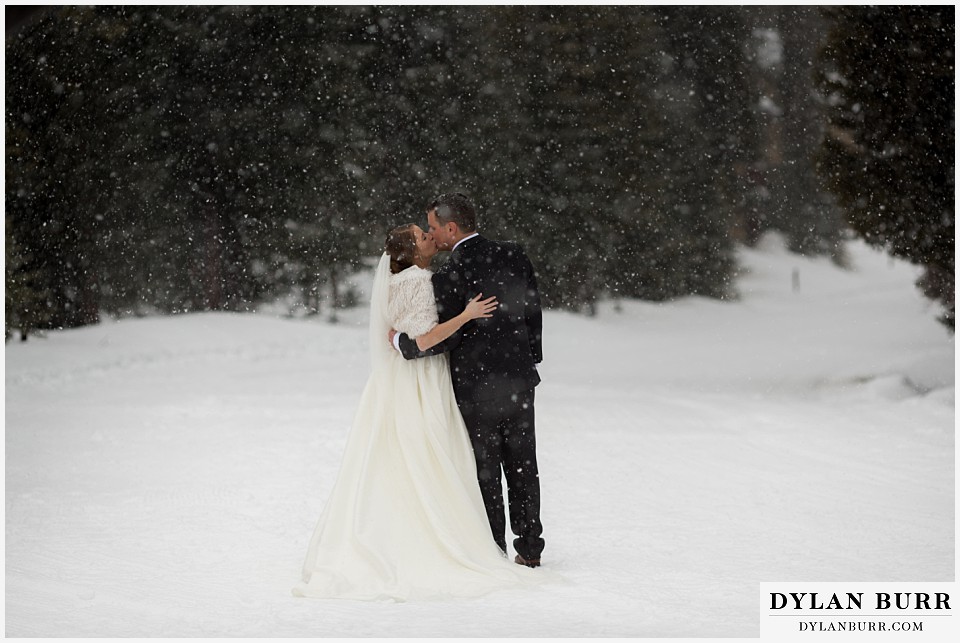 breckenridge nordic center wedding colorado mountain wedding photographer couple kissing in the gently falling snowflakes