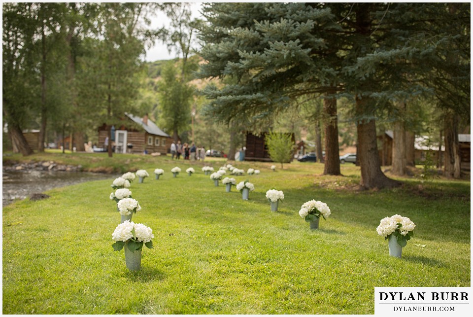 buford lodge wedding buford colorado meeker wedding aisle lined with bouquets