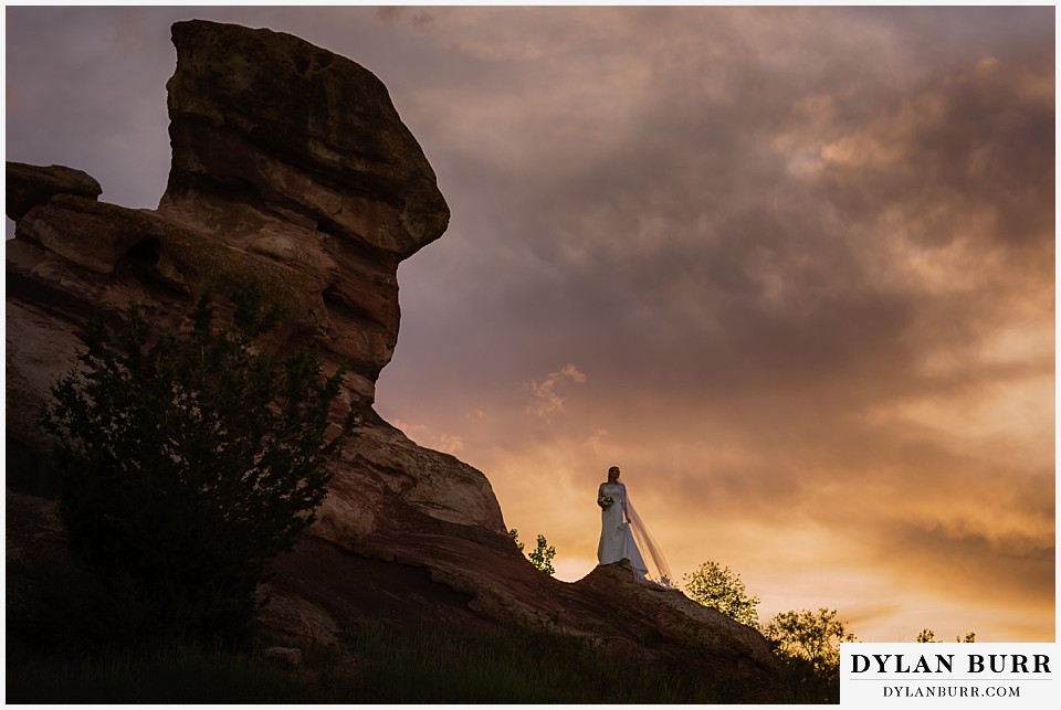 colorado bridal portrait session at sunset red rocks