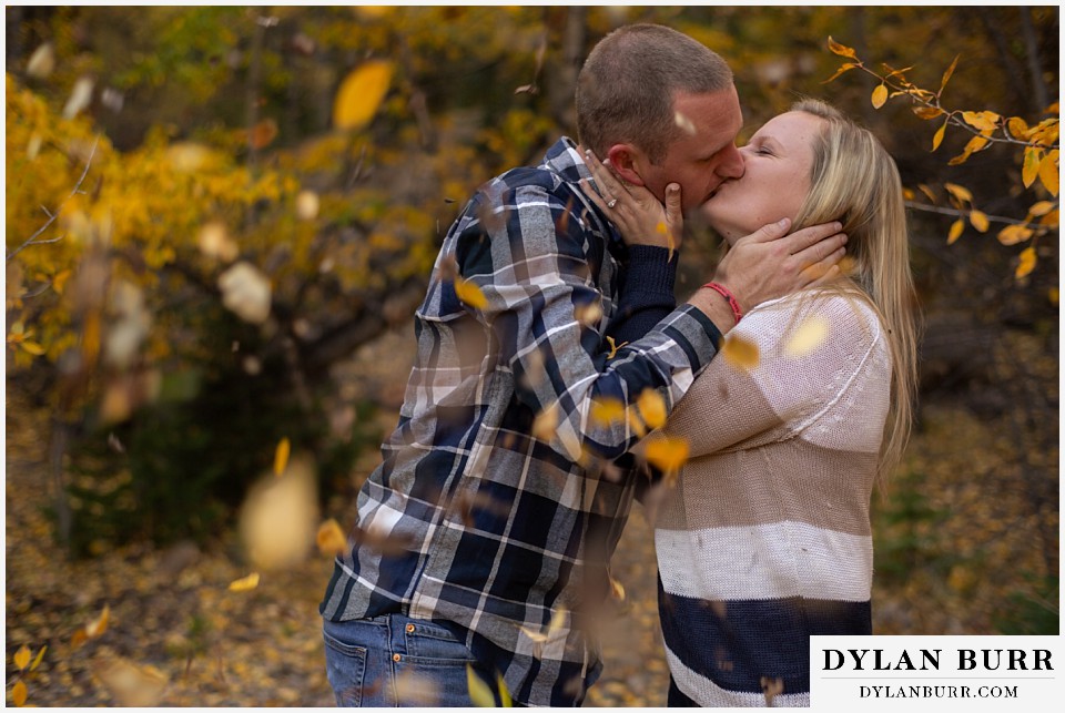 engagement photos in colorado kisses with leaves falling