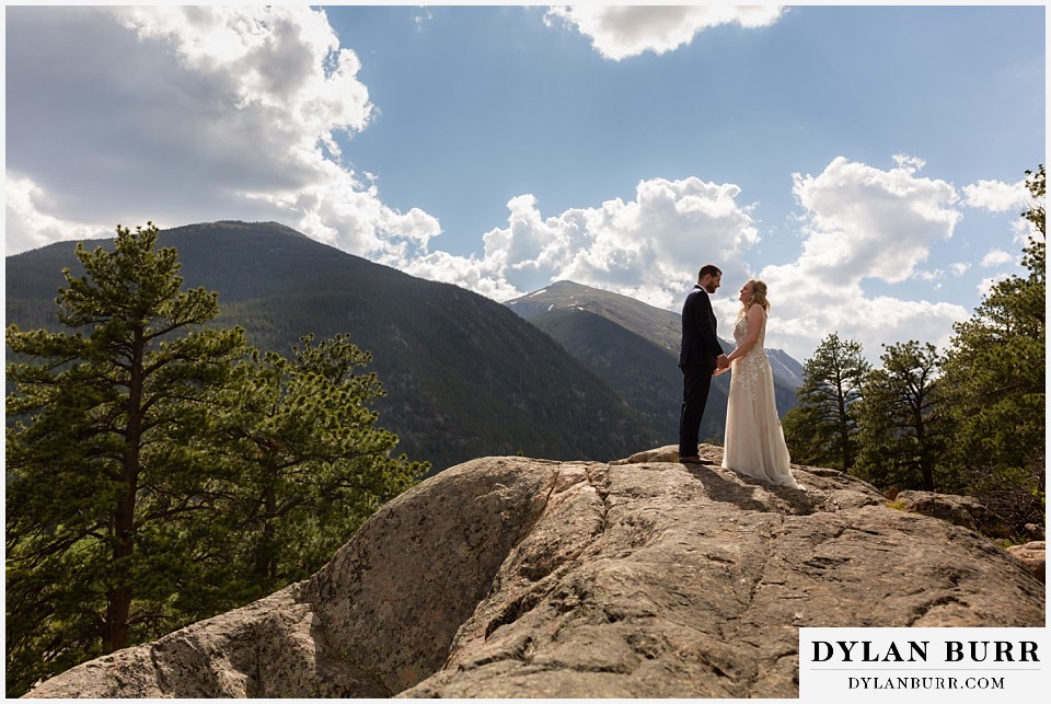 della terra mountain chateau wedding colorado rocky mountain national park wedding rmnp elopement big mountain views with newlywed couple