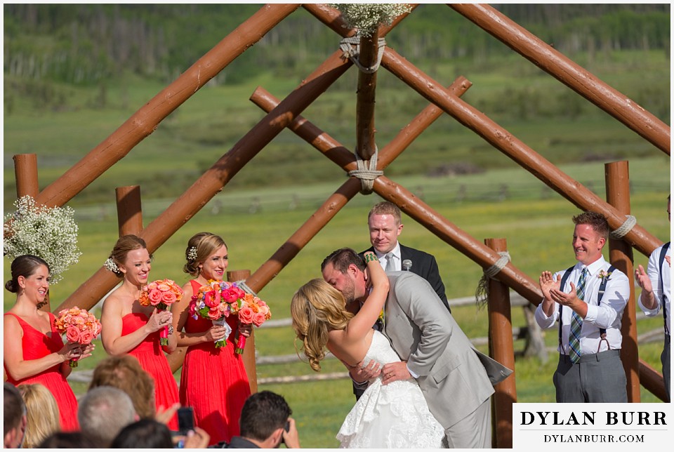 devils thumb ranch wedding first kiss as husband and wife