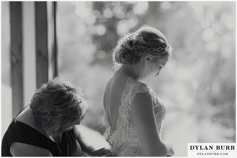 grand teton wedding bride getting ready with mom