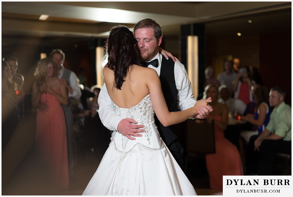 lookout mountain wedding bride and groom's first dance