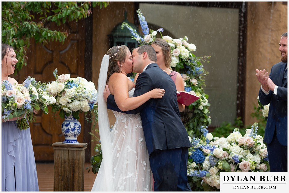 first kiss in the rain wedding ceremony at villa parker