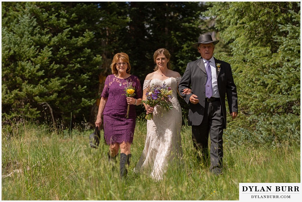 telluride colorado elopement wedding adventure bride walking with parents