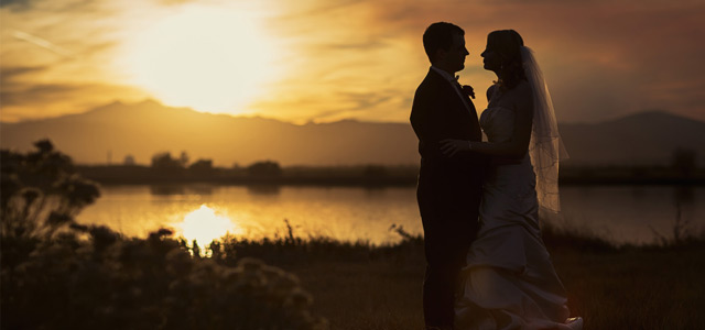 wedding-couple-at-sunset-by-the-lake